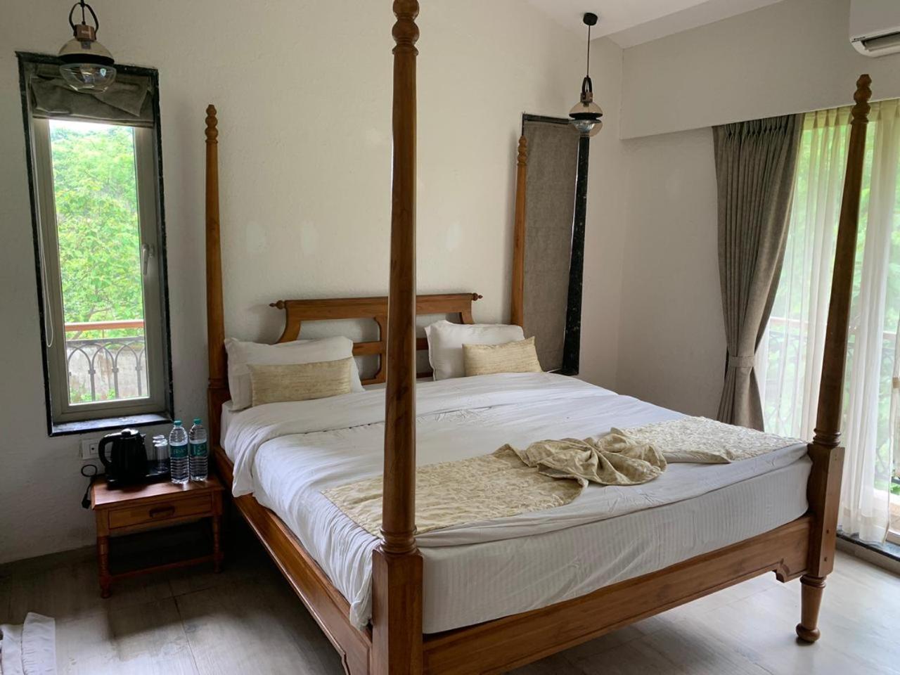 Wood Stock Acres Villa Resort Thane Exterior foto